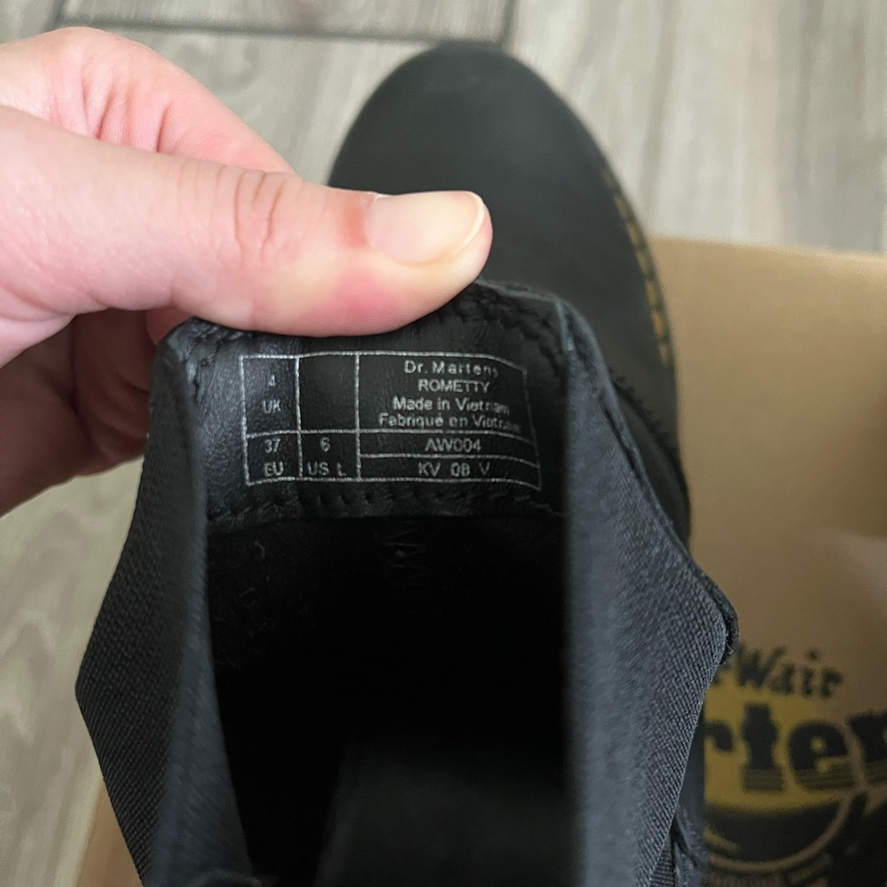 Dr. Martens Rometty Wyoming Leather Platform Chelsea Boots - Picture 5 of 8